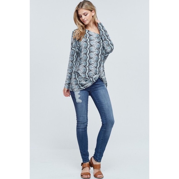 💙Snake Skin Print Off Shoulder Top - Picture 5 of 5